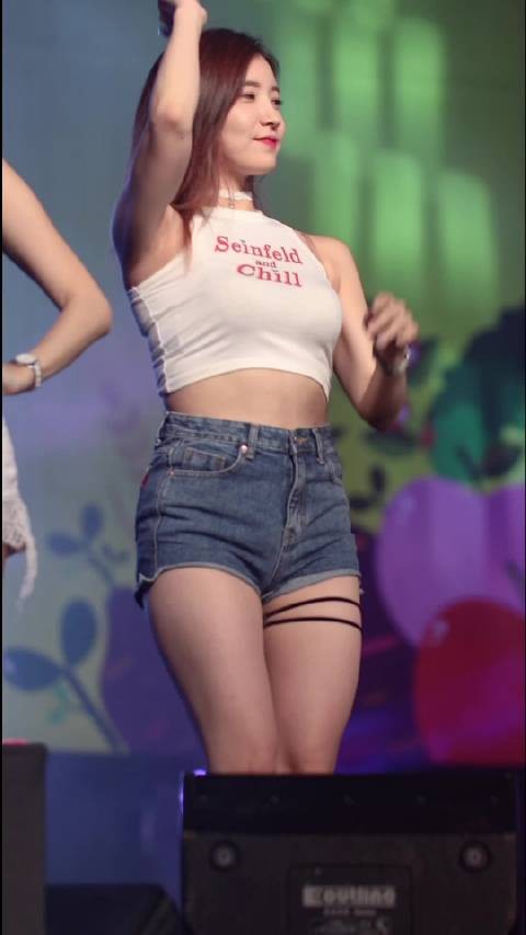 韩国女团的穿搭真的是耐看,清凉透气又凸现身材