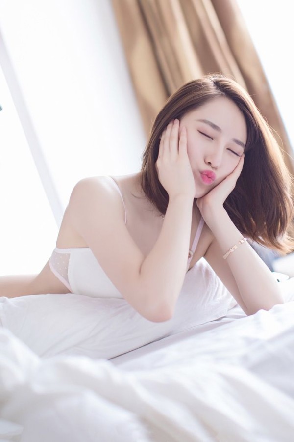 Apink五周年回归强势来袭，新曲《Dumhdurum》席卷音乐界 第2张