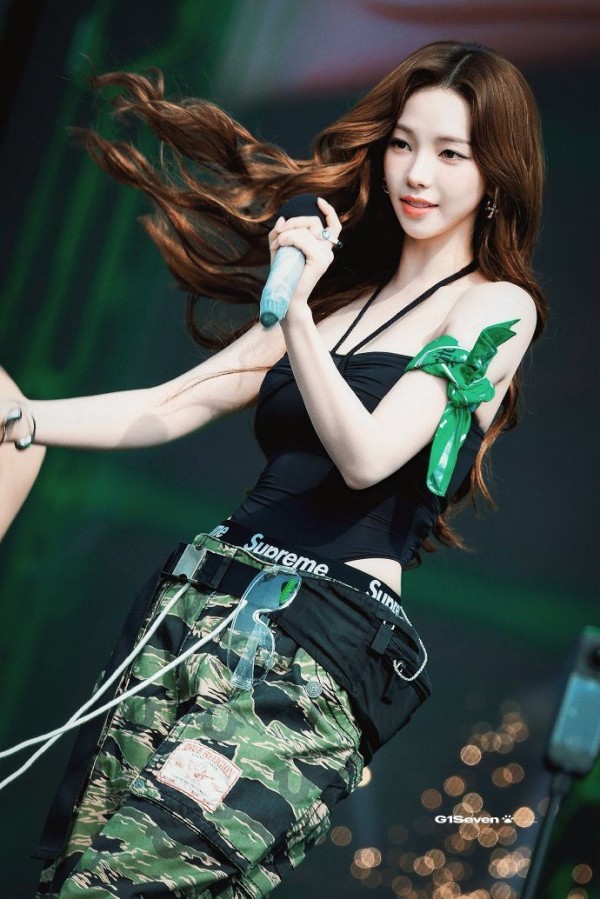 韩女星柳智敏“水弹音乐节”对嘴唱,网友:不是偷懒是环境所迫插图3