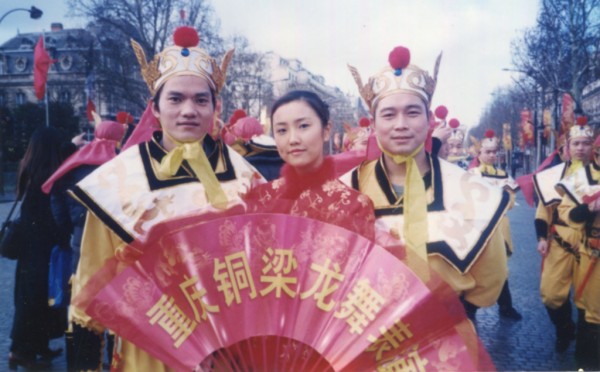 2004年1月19日-26日,梁志春参加法国巴黎中法文化年“北京文化周”