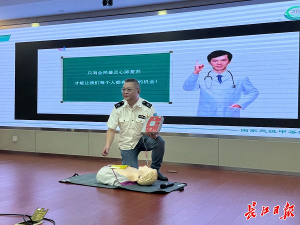 中暑该怎么急救，记住这四字诀！武汉职工大讲堂科普急救知识