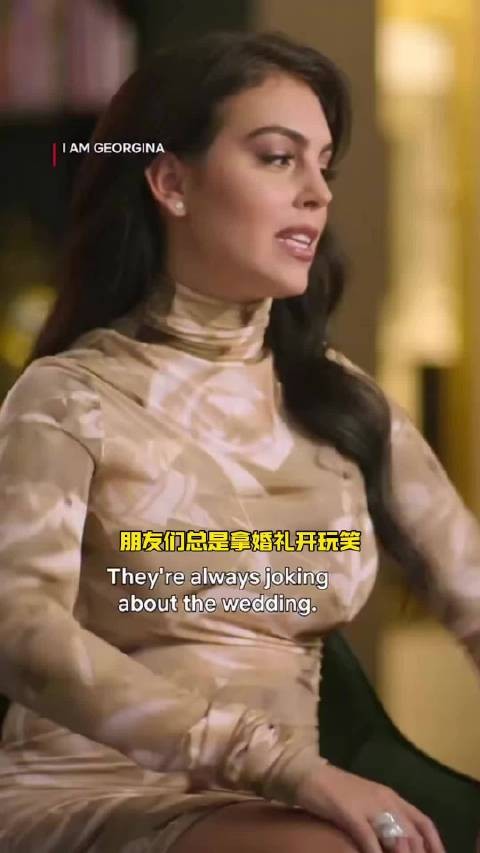 乔治娜同意C罗求婚,晒巨型钻戒宣布婚讯