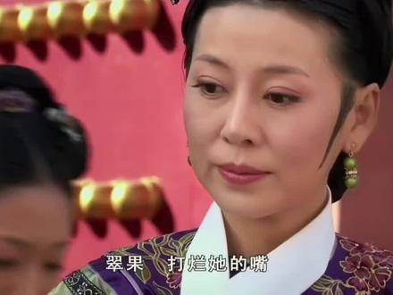 齐妃虽然行事糊涂、被人利用,但她对三阿哥的疼爱却是真心实意的,甄嬛齐妃