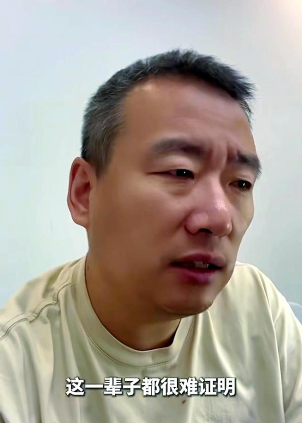 脱口秀演员王小利：不合群，也能活得自在 自嘲与<a target=