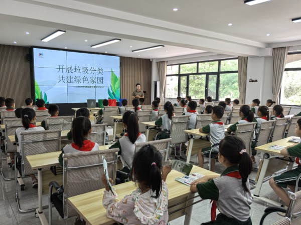 “梁屯小当家”垃圾分类宣传倡导活动。张皓月摄