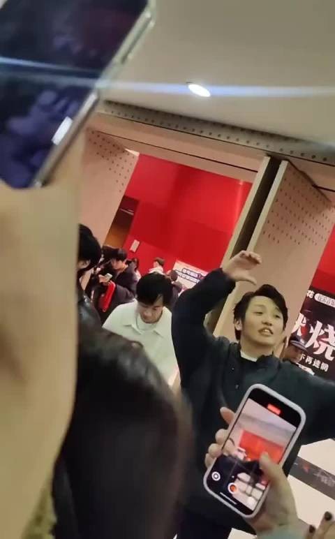 张维伊人气还是蛮高的,怪不得董璇这么爱