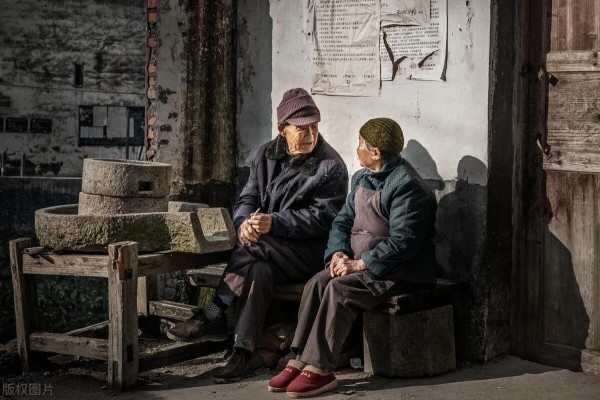 老了不能自理，你准备好了吗？看看这些老人的生活，你会有所感悟