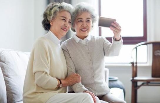 老年女性的<a target=