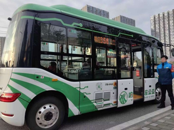 “响应公交”服务市民出行。重庆北部公交供图