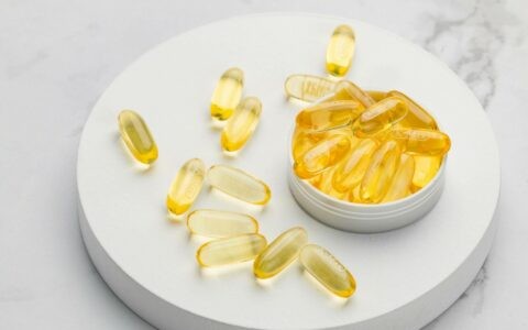 狗狗吃鱼油真的能美毛吗？权威解析鱼油功效