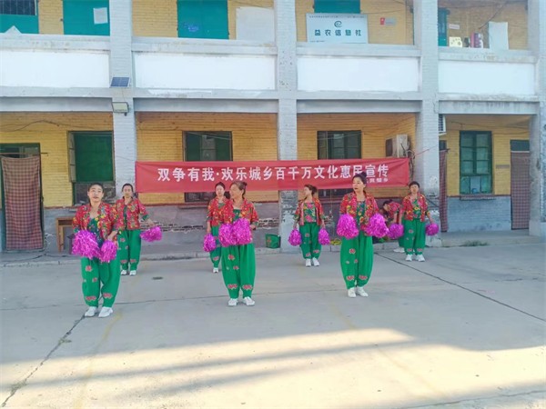 磁县开展“欢乐城乡”百千万文化惠民工程。 崔岩摄