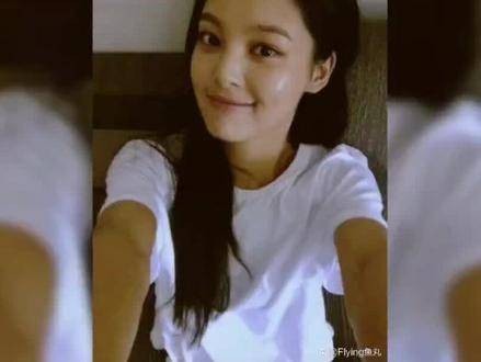 辛芷蕾早年照片流出，没想到她也曾是甜美女孩