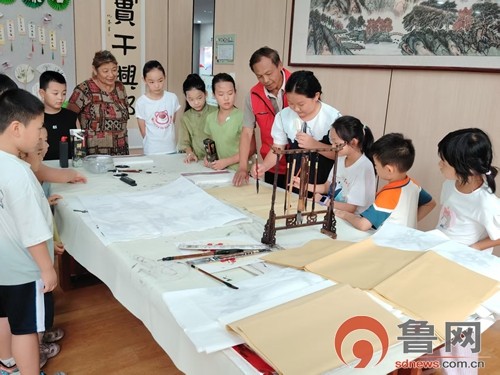 枣庄市市中区垎塔埠街道光兴里社区开展“夏日童趣欢乐行”暑期亲子互动嘉年华活动