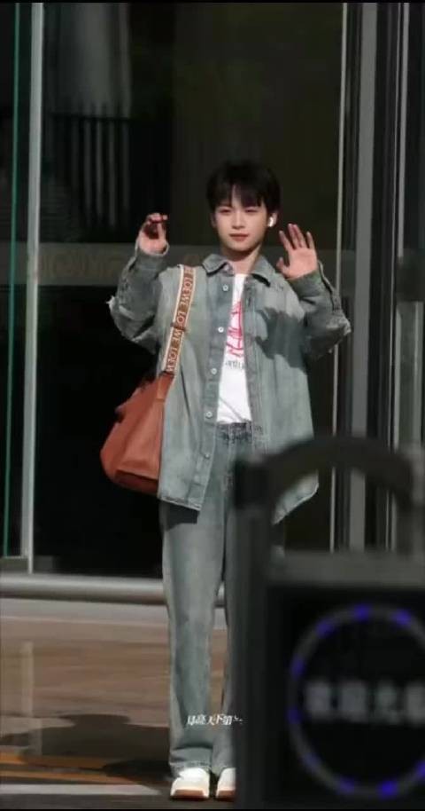 梓渝出发青岛音乐节路透,马上就又有新的音乐节舞台可以看啦,是不是超期待