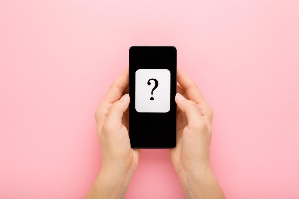 我能加你微信吗？这句话在日常生活中常见，用英语该如何表达呢？