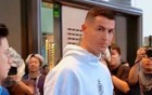 C罗来中国也得拿个labubu