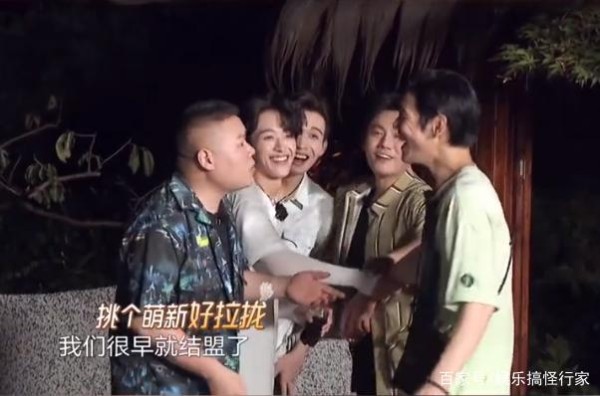 向佐节目中用港腔跟岳云鹏撒娇，小岳岳的反应太喜剧人了！