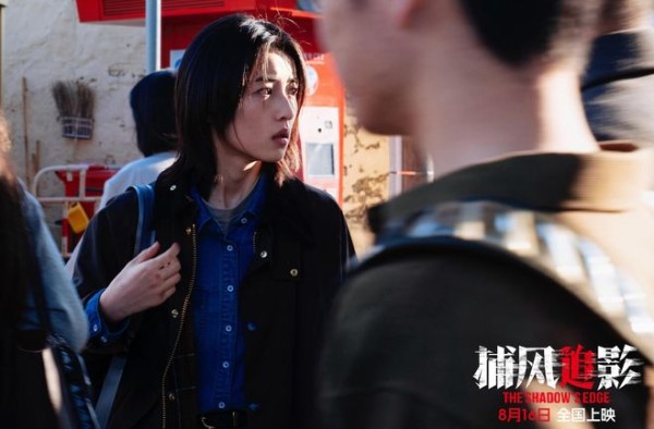 逆袭，《捕风追影》2天破2.15亿，成龙给动作片演员杀出了一条路