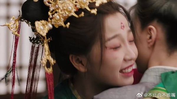 丹音来看小兰花,被小兰花认出之后,直接来了个拥抱