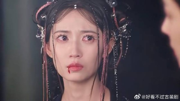 为了保护毒娘子,百目妖君当场开大