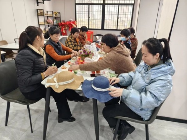 手工DIY。新店街道供图