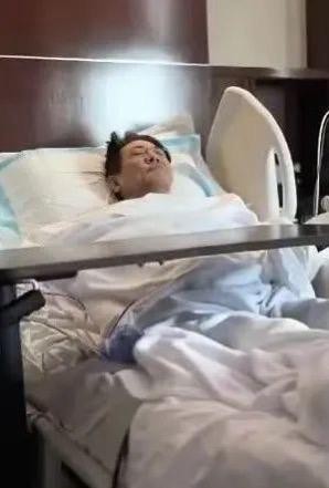 李连杰罕见公开手术过程