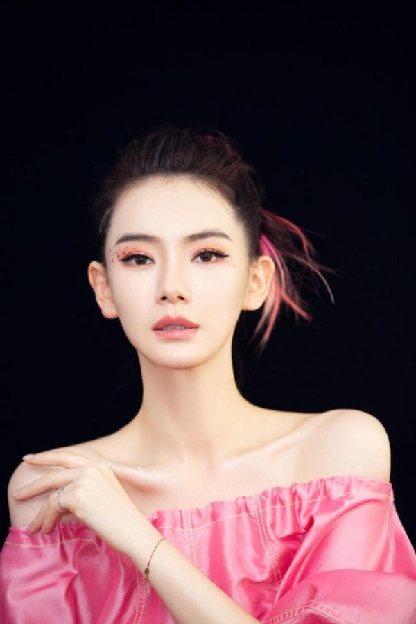戚薇提醒医美要谨慎 坦诚分享引共鸣
