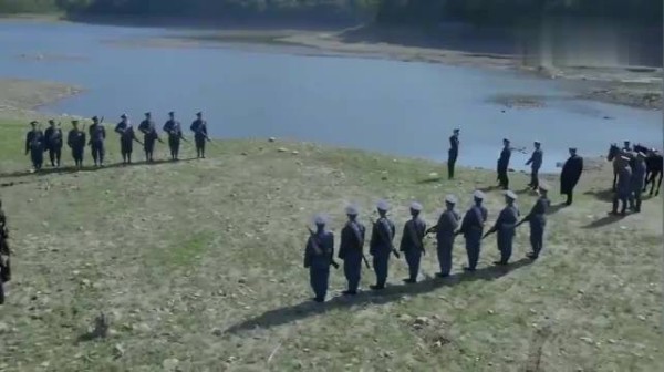 马占山亲自监军,枪毙暴乱学生,不想枪响之后一个没死