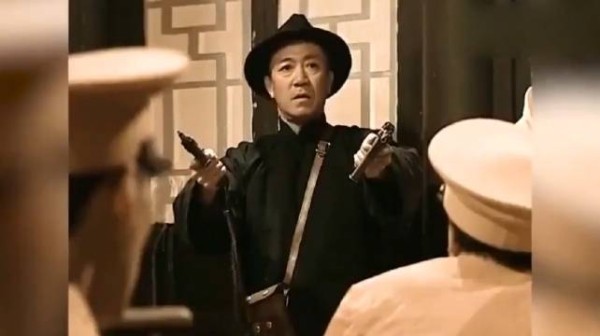 李云龙面对鬼子丝毫不怂，配合楚云飞把鬼子杀得精光