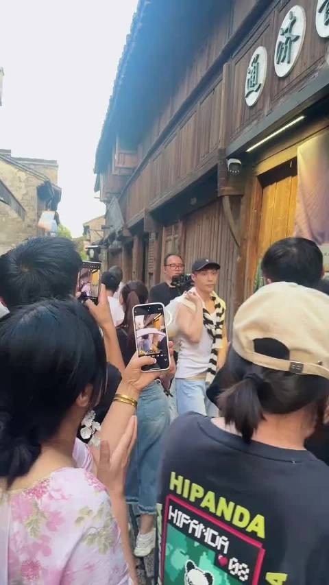 打工皇帝张艺兴片场闪现实录