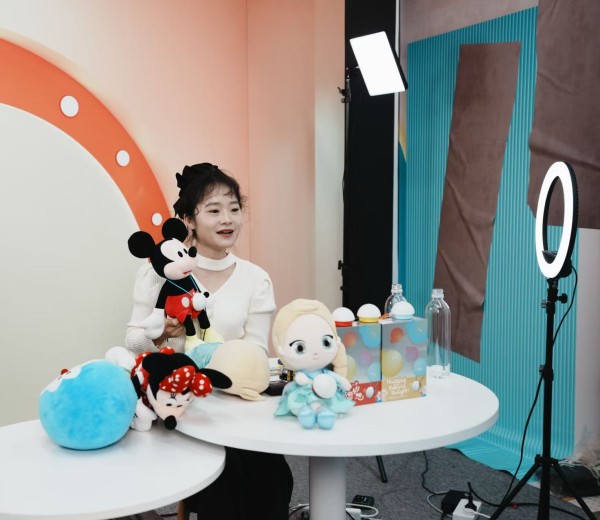 （广东深圳 跃然创新AI玩具产品BubblePal直播间 记者吴绵强摄）