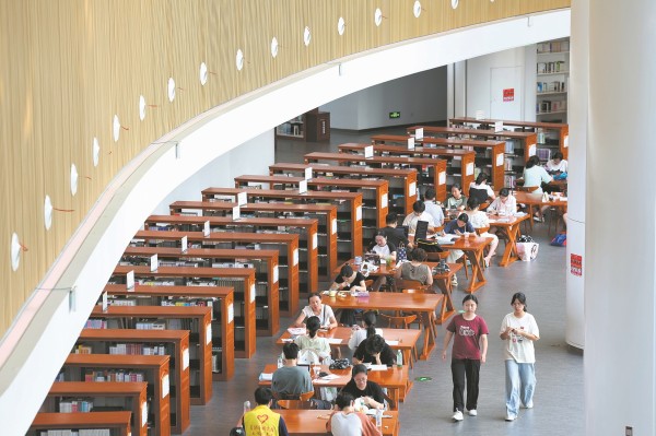 市图书馆：多元阅读推广点亮城市文化之光