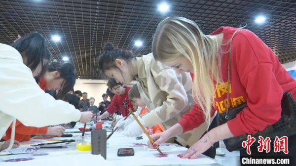 160名俄罗斯“小套娃”跨境体验中华文化