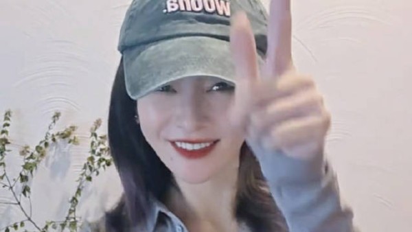 李晟:你现在好冷漠啊~我们晟是小女孩一枚,还是喜欢听别人叫她姐姐的 !