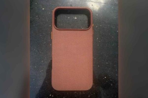 苹果计划为 iPhone 17 系列重新推出一款高端皮革保护壳