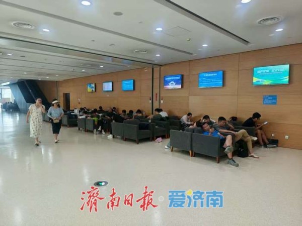 高温天里的“书香清凉”,济南图书馆成西客站片区热门打卡地