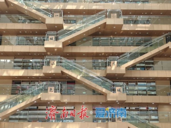 高温天里的“书香清凉”,济南图书馆成西客站片区热门打卡地