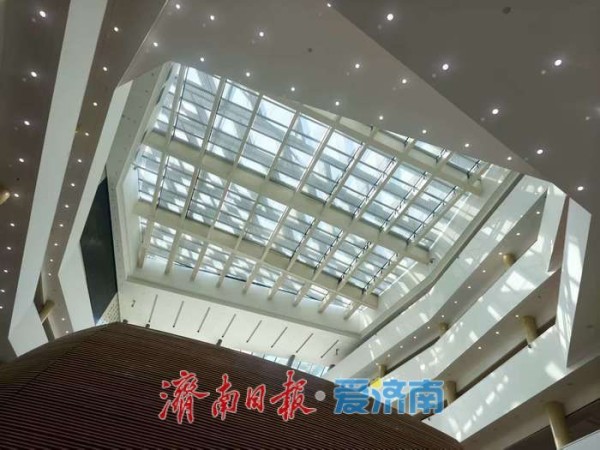 高温天里的“书香清凉”,济南图书馆成西客站片区热门打卡地