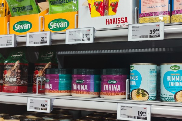 Elektroniset hintanäytöt ICA Kringlan myymälässä