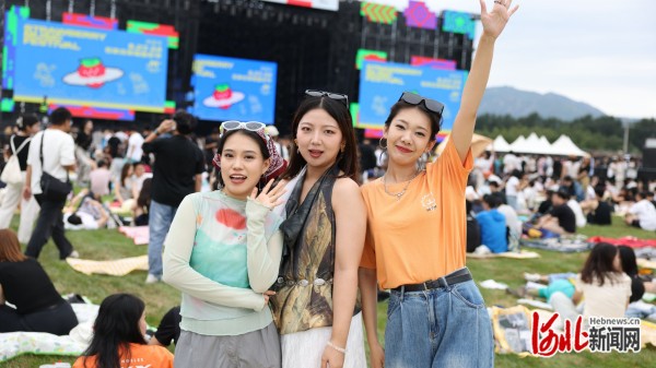 音乐节现场乐迷。白中豪摄