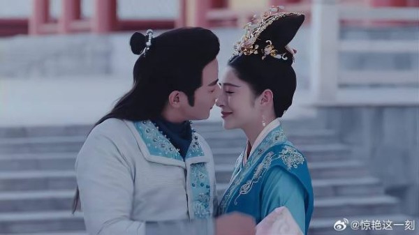李未央被打大板 拓跋浚当她面跟长乐亲昵,心都在滴血