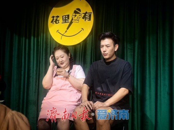 济南脱口秀舞台观察：喜剧馆里的热爱、接纳与多元表达