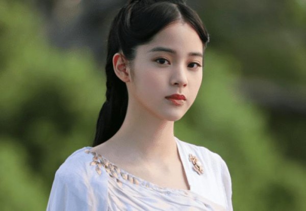 娱乐圈的四大“花瓶”：高颜值，没实力，没演技，还一直片约不断