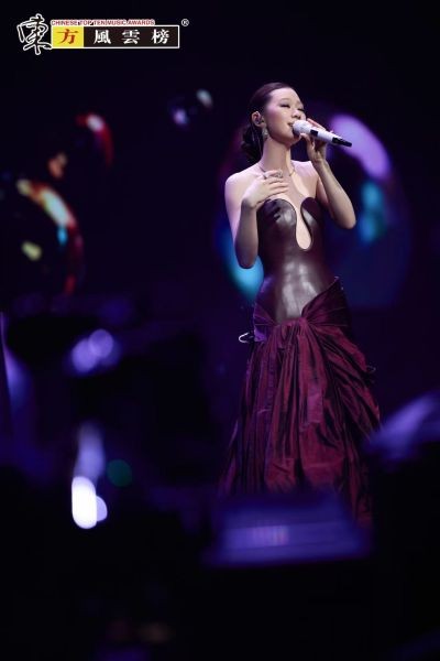 单依纯斩获最佳女歌手。