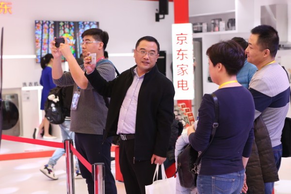 叮咚智能音箱 让智能家居体验变得"接地气" 