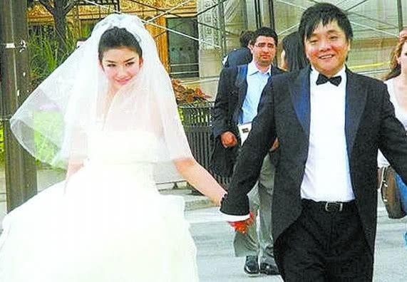 盘点娱乐圈那些结婚不到2年就离的明星，网友唏嘘：有钱人真会玩