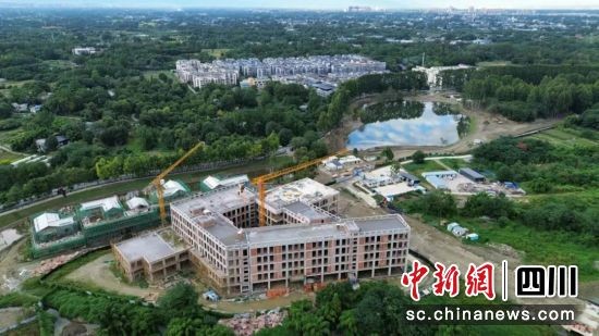 建设中的超高清制作中心。郫都区融媒体中心 供图