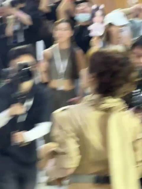 Angelababy战损妆生图曝光，神颜引热议