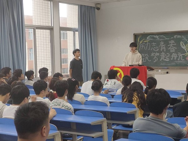 “励志青春·筑梦启航”青春讲堂
