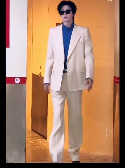 刘宇宁从奶萌到高冷展现多面魅力